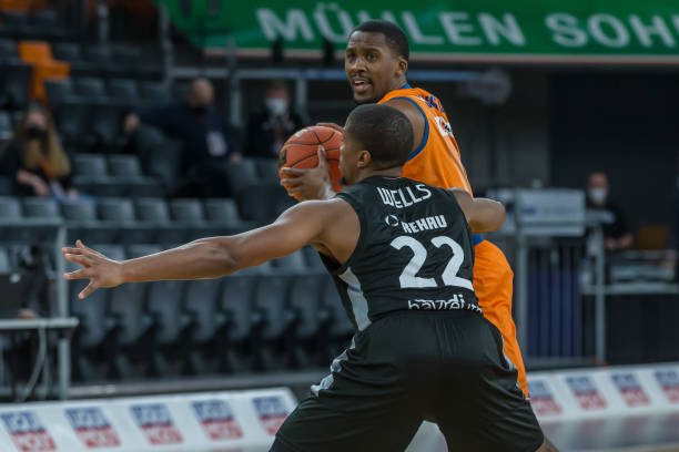 中脱颖而出 中脱颖而出